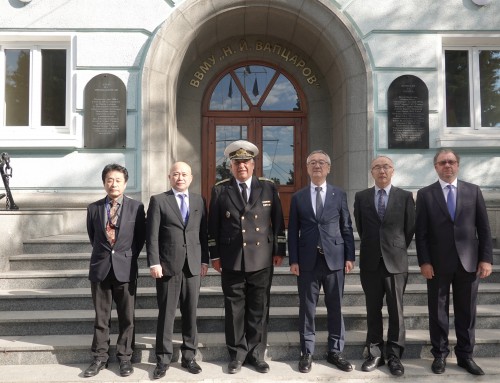 Президентът на К-Line посети Морско училище