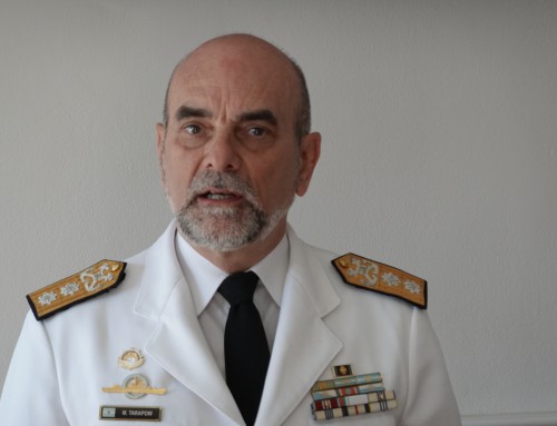 Аржентински висш офицер получи Значката на началника на Морско училище